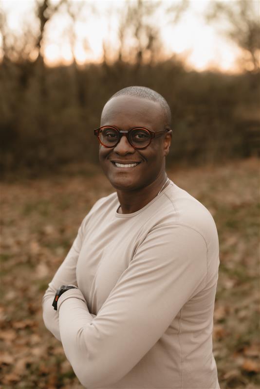 Eric Kaduru- Headshot